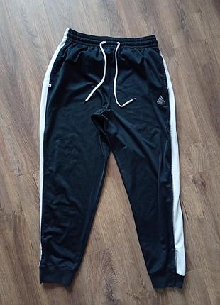 Брендові спортивні штани nike.