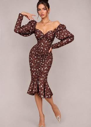 Розпродаж сукня prettylittlething міді прилаштована