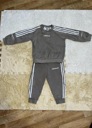 Спортивний костюм adidas світшот та штани 86 розмір
