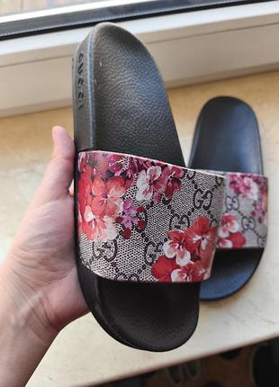 Жіночі шльопанці gucci