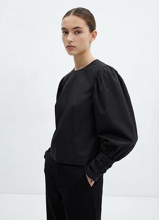 Чорна блуза urban outfitters з об'ємними рукавами, розмір s
