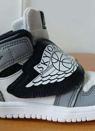 Кожанные кроссовки фирмы jordan nike оригинал