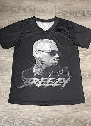 Футболка з принтом chris brown