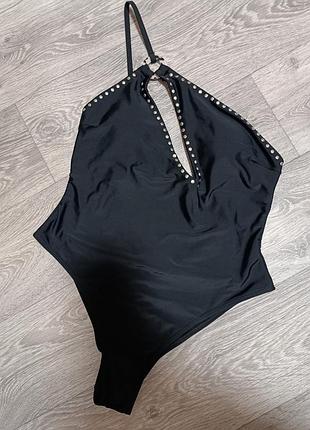 Слитный черный купальник с глубоким v-образным вырезом на одно плечо river island