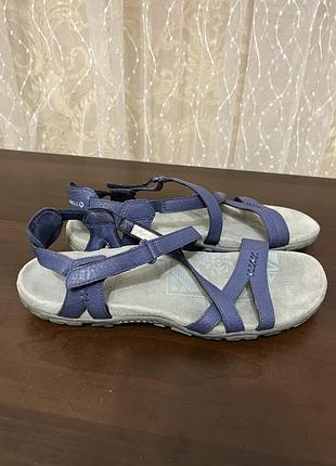 Жіночі шкіряні тренінгові сандалі merrell sandspur rose
