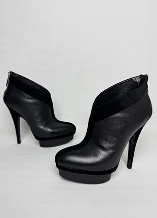 Шкіряні ботильйони yves saint laurent