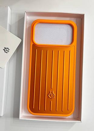 Помаранчевий чохол rimowa на iphone 17 18