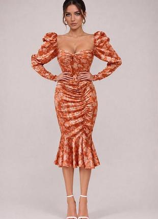 Розпродаж сукня prettylittlething міді прилаштована