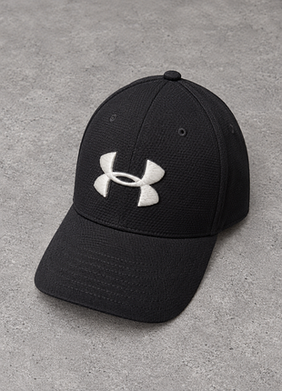 Чорна спортивна кепка under armour (blitzing cap / m/l)