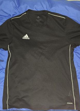 Чорна спортивна футболка adidas