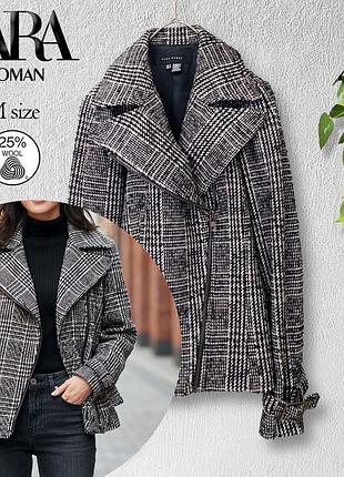 Черно-белая клетчатая женская куртка-косуха  пальто полупальто бренда zara с асимметричной молнией и ремешками на манжетах.