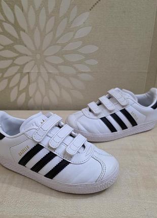 Дитячі кросівки adidas gazelle оригінал розмір 26.5