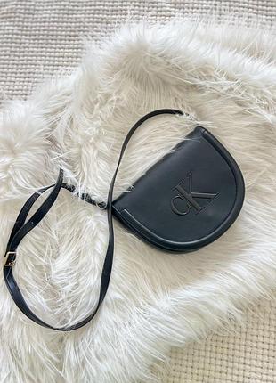 Жіноча сумка calvin klein кросбоді чорна