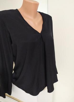 Черная блуза massimo dutti с длинным рукавом и v вырезом3 фото