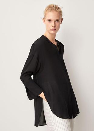 Черная блуза massimo dutti с длинным рукавом и v вырезом1 фото
