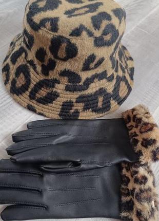 Комплект жіночий: капелюх-панама леопардова та рукавички з хутряними манжетами
