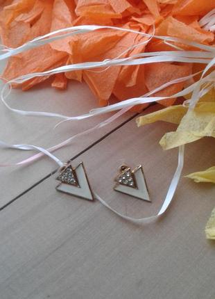 Сережки красивые серьги гвоздики треугольник1 фото