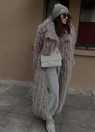 Довга жіноча шуба zara зі штучного хутра сірого кольору
