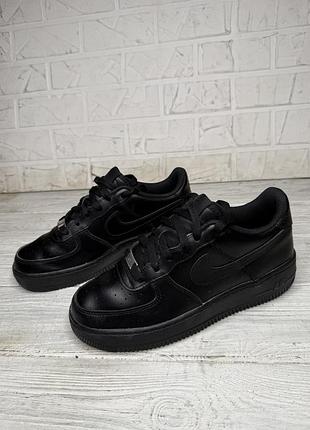 Крутые черные кроссовки nike air force low