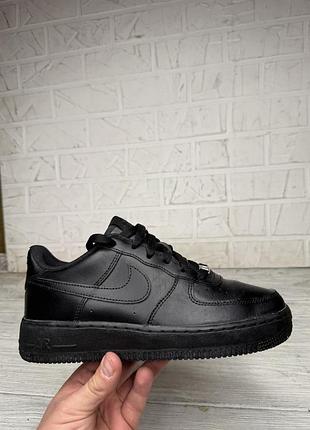 Крутые черные кроссовки nike air force low