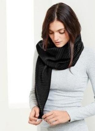 Стильний і теплий шарф з рефленного флісу, від відомого європейського бренду. сток.
