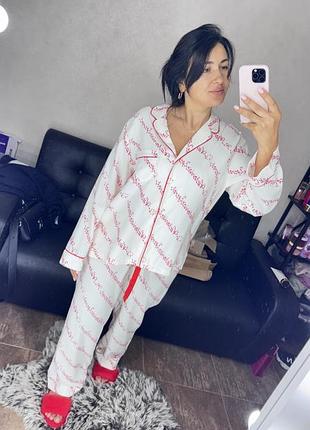 Піжама жіноча victoria's secret фланелева біла з червоним написом