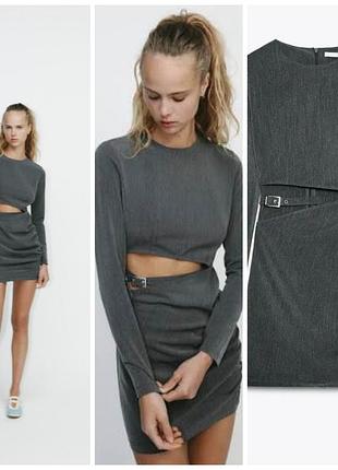 Короткі сукні жіночі zara сіра міні з вирізом та пряжкою