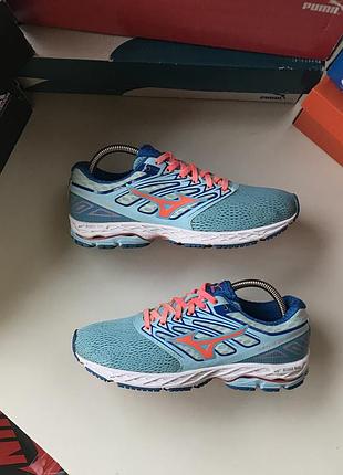 Mizuno оригінал б.у дівчачі жіночі сітка легкі кросівки в зал та на повсякденне використання розмір 40 стелька 25.5 см