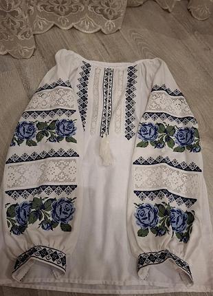 Жіноча вишиванка