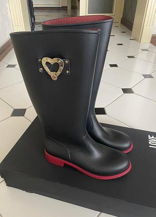 Жіночі гумові чоботи love moschino чорні з червоною підошвою