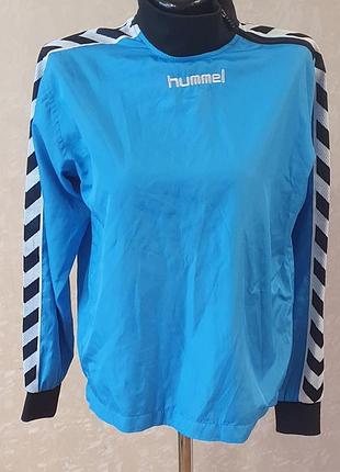 Ярко-голубая спортивная кофта hummel, размер 152 (xxs-xs), ветровка свитшот с шевронами