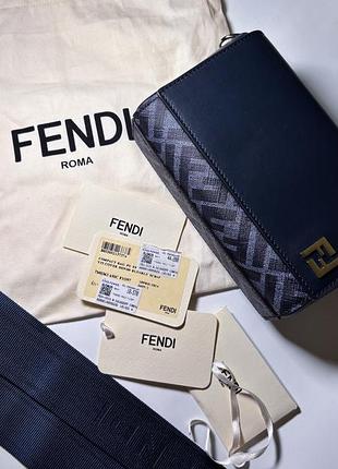 Компактна шкіряна сумка fendi ff squared