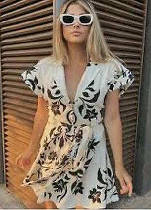 Льняна сукня zara в квітковий принт з поясом (розмір xs)