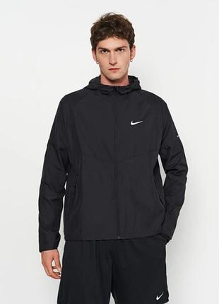 Вітрівка чоловіча nike running чорна l