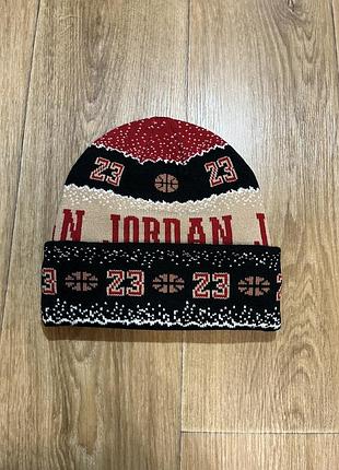 Шапка jordan червоно-чорно-бежева з логотипом «23»