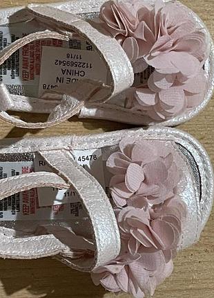 Пинетки-босоножки primark р. 18 (6-9 мес) стелька 11,5 см с цветочками