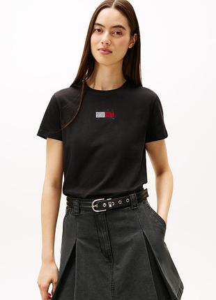 Нова оригінальна бавовняна чорна футболка бренду tommy hilfiger із фірмовим логотипом-прапором по центру грудей, у вигляді стразів xl 48-50 usa 🇺🇸