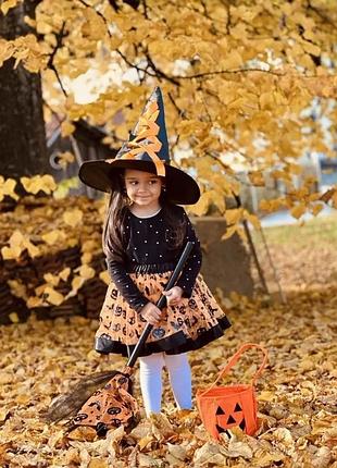 Карнавальный костюм маленькой ведьмы с шляпой, юбкой и метлой 4-6 лет оранжевый