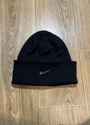 Шапка nike чорна з металевим свушем, one size