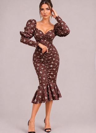 Розпродаж сукня prettylittlething міді прилаштована