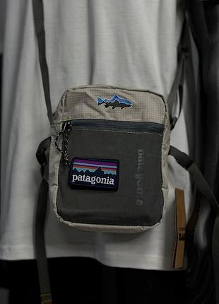 Сіра сумка месенджер patagonia 20х15 см