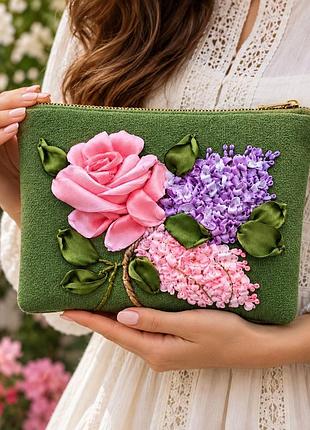Косметичка ручной работы, джинсовая, вышитая лентами.