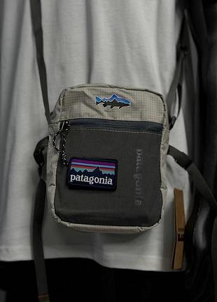 Сумка мессенджер patagonia серого цвета 20х15 см