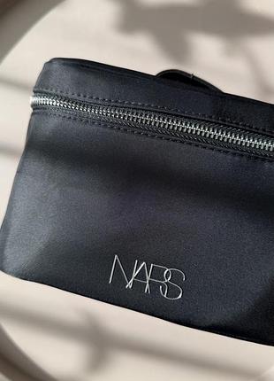 Чорна косметичка осметичка nars
