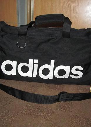 Сумка adidas, около 20 л, состояние новой