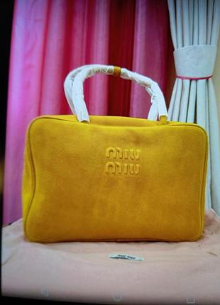Сумка жіноча miu miu замшева жовта прямокутна з короткими ручками 35