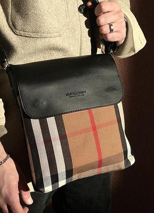 Сумка-месенджер burberry чорна з принтом клітка