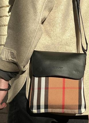 Чорна сумка-месенджер burberry з принтом клітка
