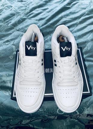 Кросівки vty