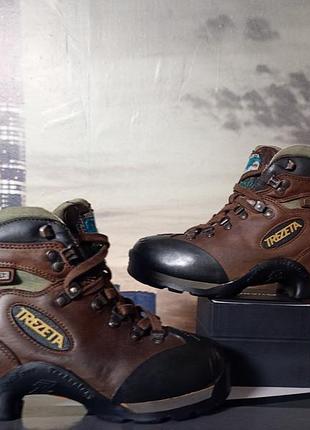 Треккинговые ботинки trezeta (модель с мембраной gore-tex и подошвой skywalk). размер 38, длина стельки 24.5 см. страна производитель имталия